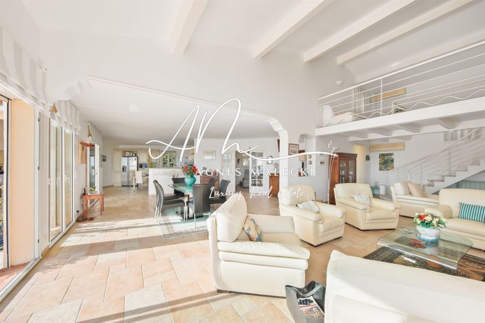 Image No.7-5 Bed House for sale