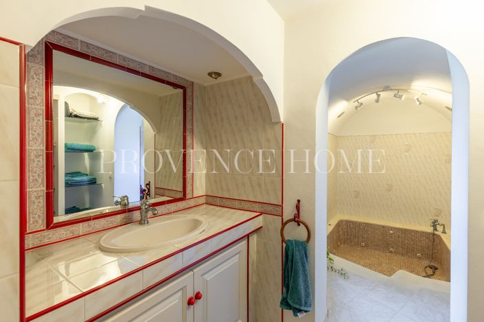 Image No.8-2 Bed House for sale