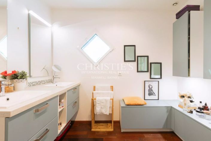 Image No.9-5 Bed House for sale