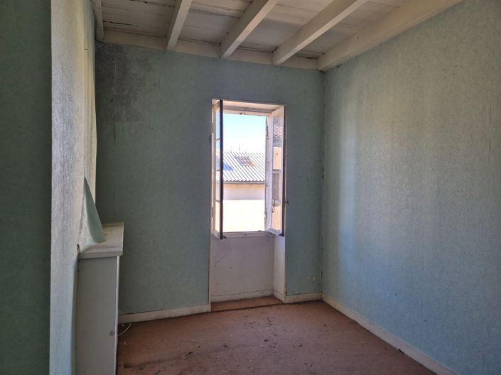 Image No.8-2 Bed House for sale