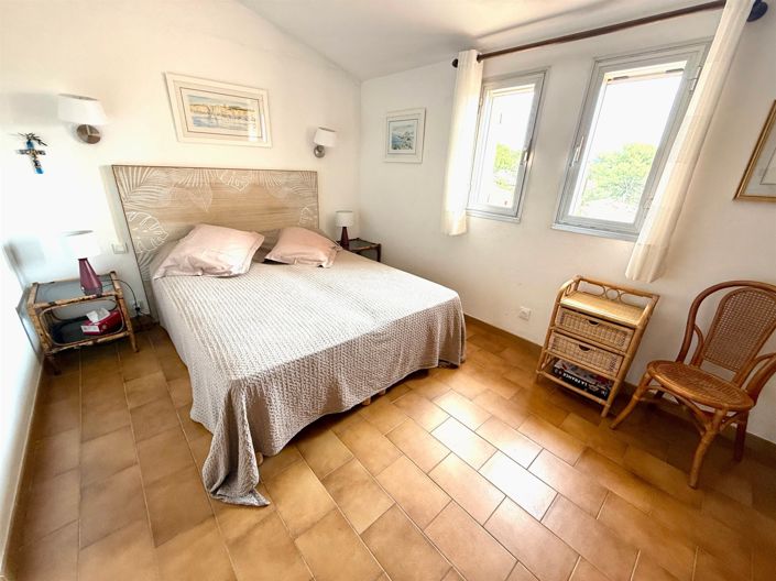 Image No.5-2 Bed House for sale