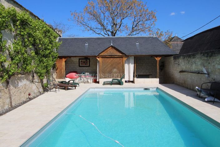 Image No.2-5 Bed Property for sale