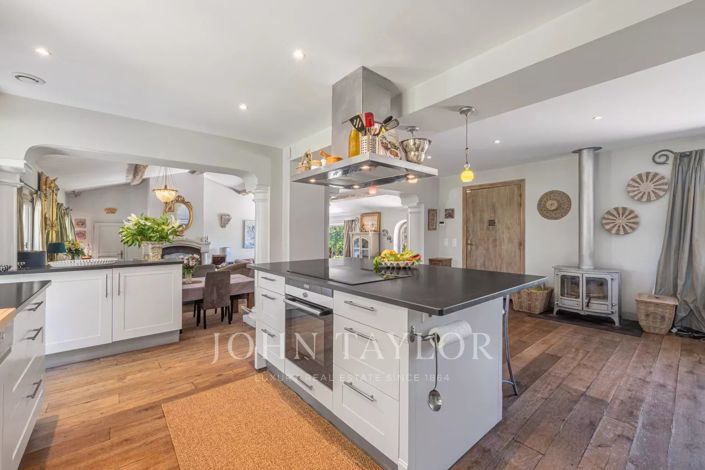 Image No.10-5 Bed House for sale