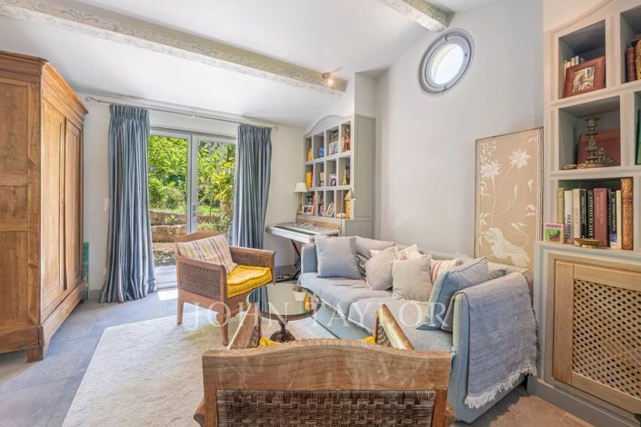 Image No.16-5 Bed House for sale