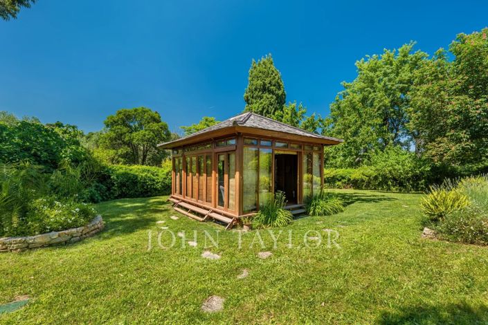 Image No.20-5 Bed House for sale