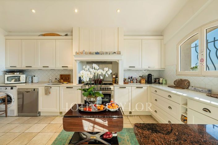 Image No.18-3 Bed House for sale