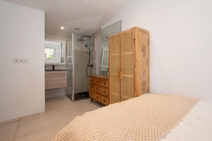 Image No.9-2 Bed House for sale