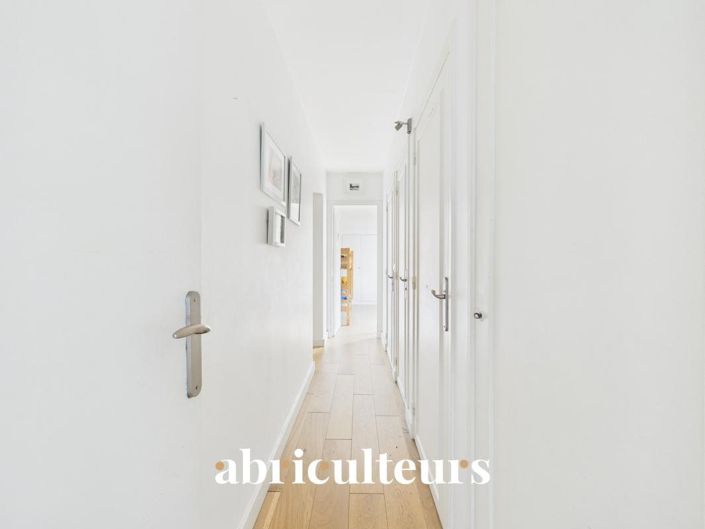 Image No.10-3 Bed Apartment for sale