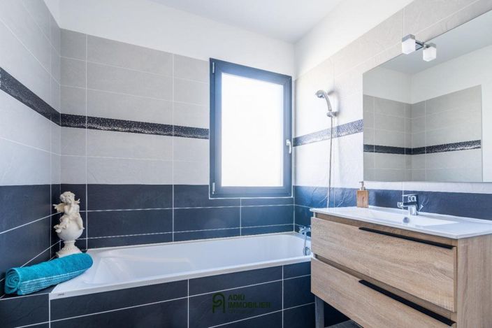 Image No.9-3 Bed House for sale