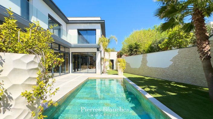 Image No.10-5 Bed House for sale