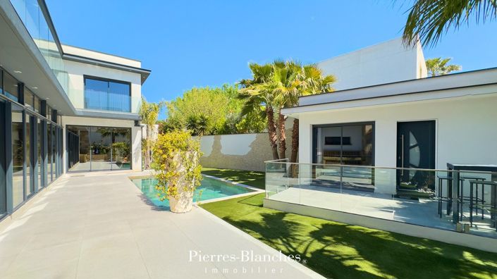 Image No.11-5 Bed House for sale