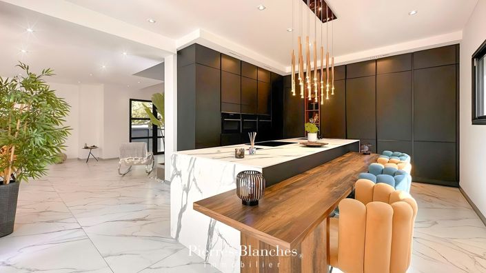 Image No.4-5 Bed House for sale