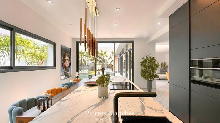 Image No.5-5 Bed House for sale