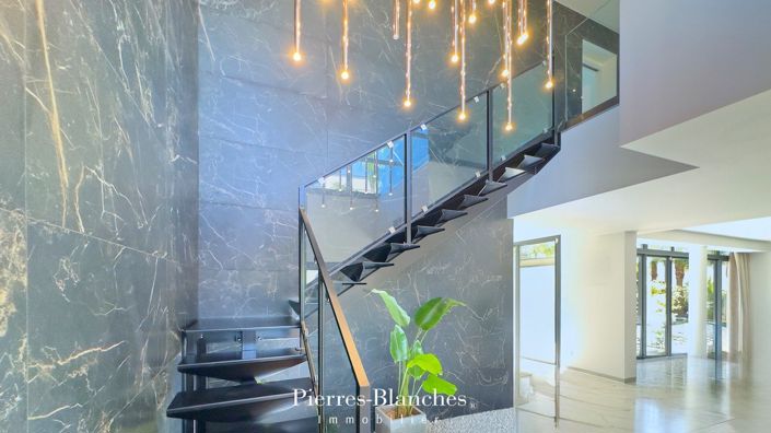 Image No.6-5 Bed House for sale