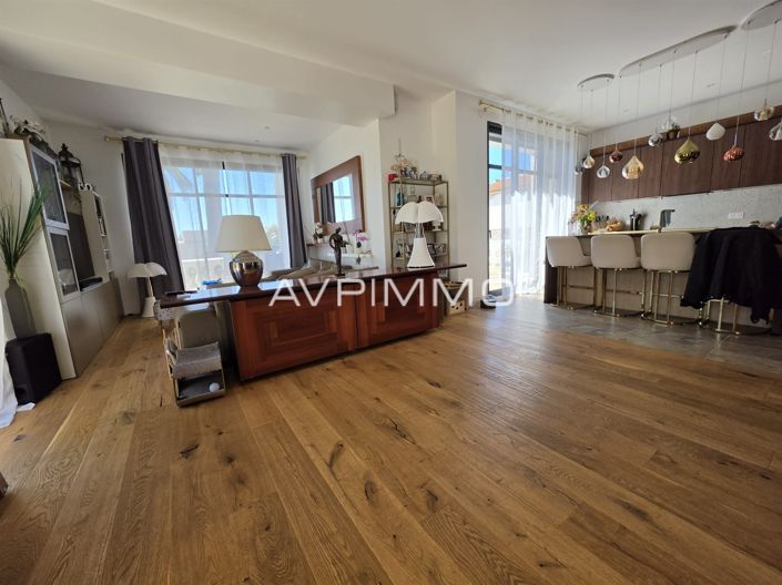 Image No.10-5 Bed House for sale