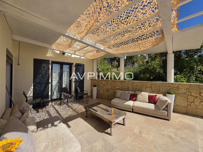 Image No.6-5 Bed House for sale