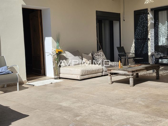 Image No.8-5 Bed House for sale