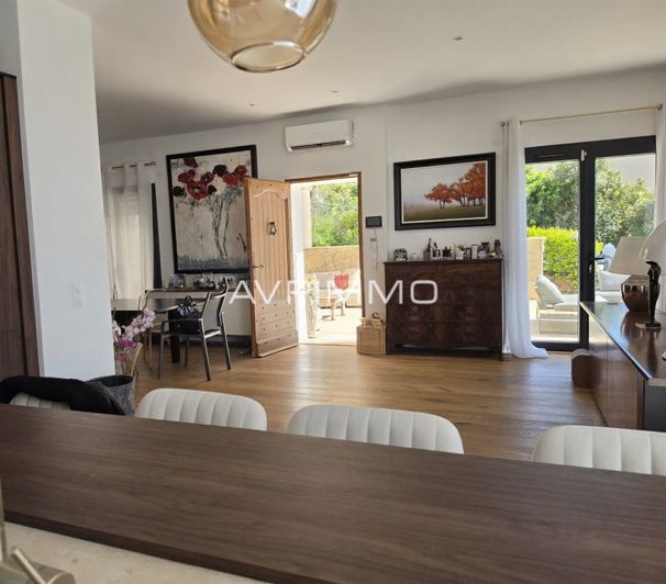 Image No.9-5 Bed House for sale