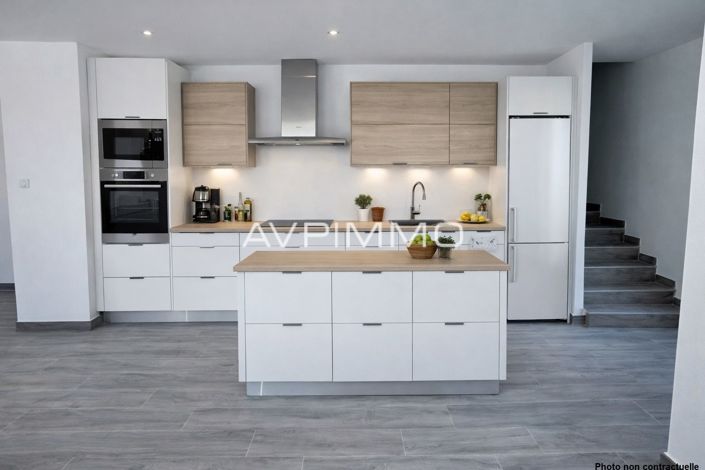 Image No.3-4 Bed House for sale