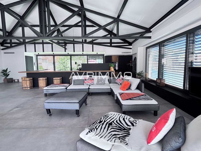 Image No.5-5 Bed House for sale