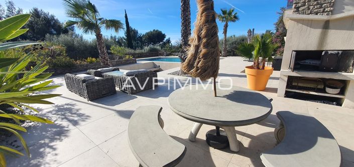 Image No.6-5 Bed House for sale