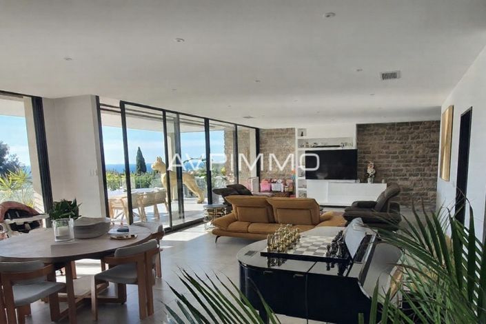 Image No.7-5 Bed House for sale