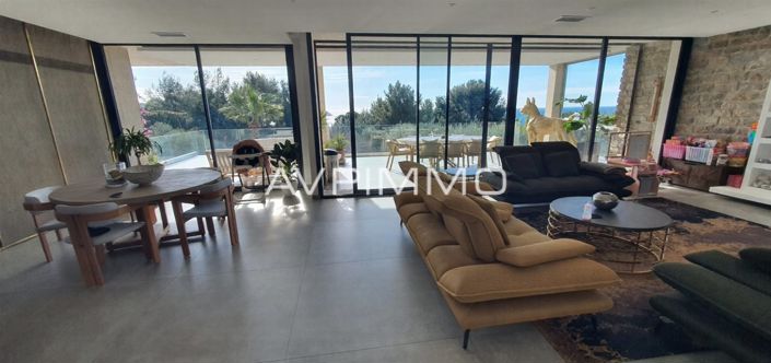 Image No.8-5 Bed House for sale