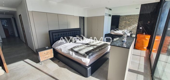 Image No.9-5 Bed House for sale