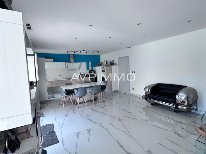 Image No.14-5 Bed House for sale