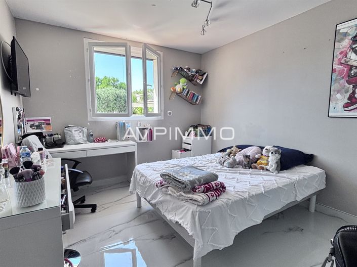 Image No.15-5 Bed House for sale