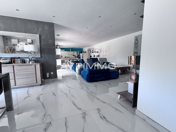 Image No.17-5 Bed House for sale