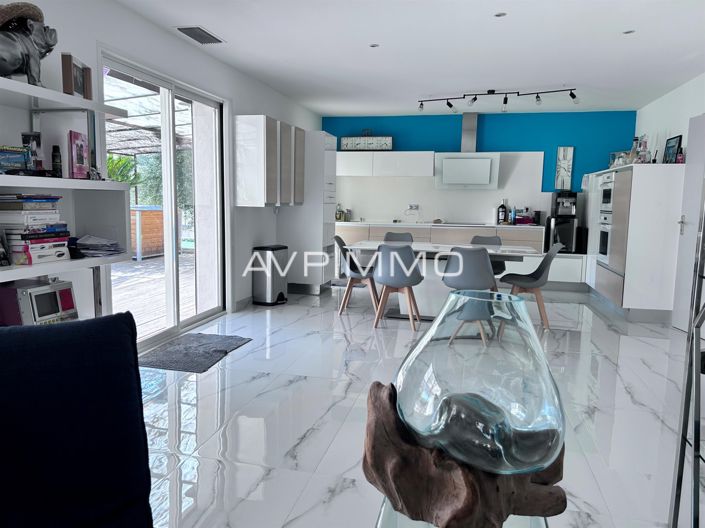 Image No.4-5 Bed House for sale