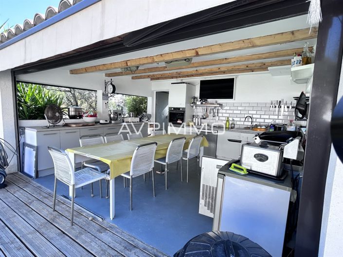 Image No.5-5 Bed House for sale