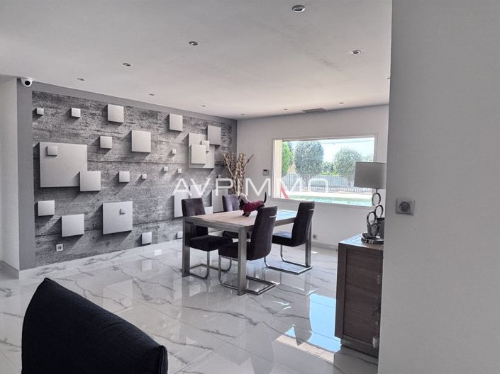 Image No.6-5 Bed House for sale