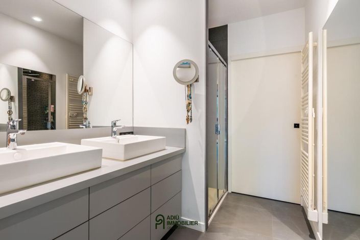 Image No.10-6 Bed House for sale