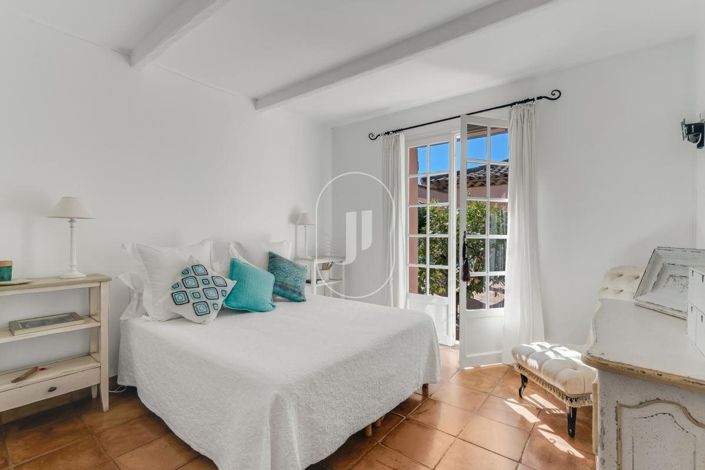 Image No.10-3 Bed House for sale