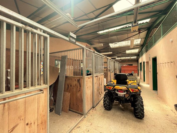 Image No.17-Maison de 9 chambres à vendre à Neuvy-le-Roi