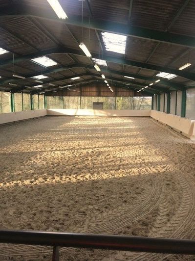 Image No.2-Maison de 9 chambres à vendre à Neuvy-le-Roi