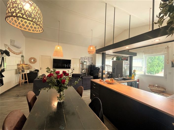 Image No.11-3 Bed House for sale