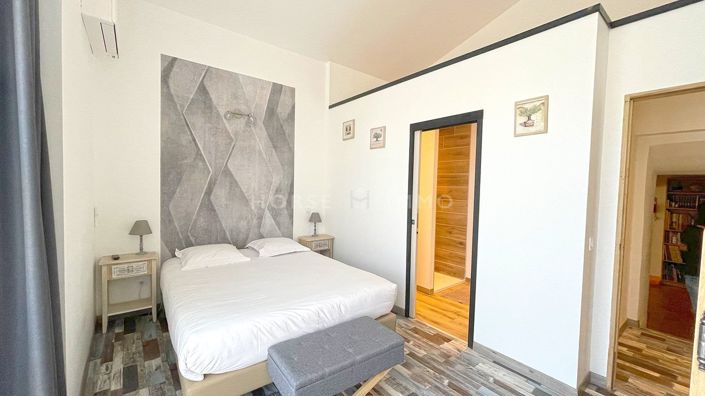 Image No.6-9 Bed Property for sale