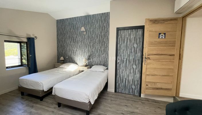 Image No.8-9 Bed Property for sale