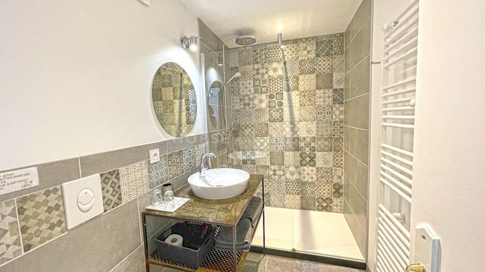 Image No.9-9 Bed Property for sale