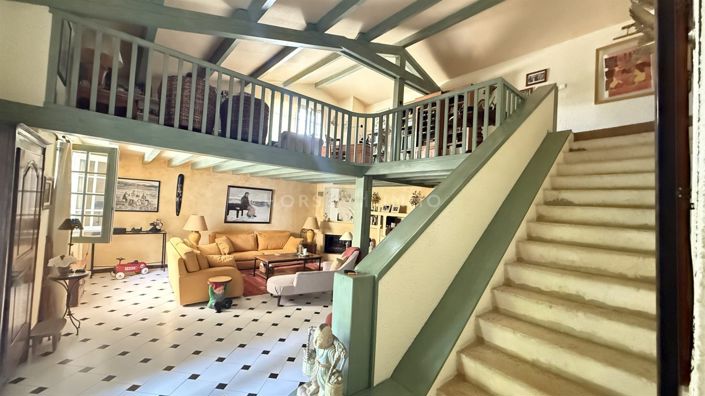 Image No.7-5 Bed House for sale