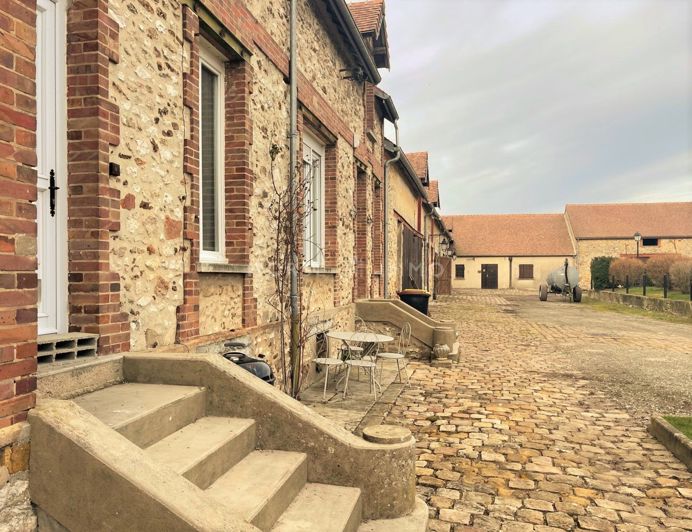 Image No.6-5 Bed House for sale