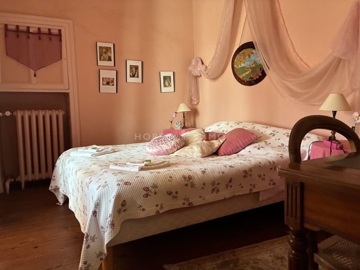 Image No.12-6 Bed Property for sale