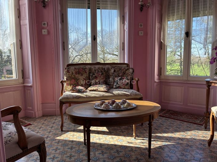 Image No.13-6 Bed Property for sale