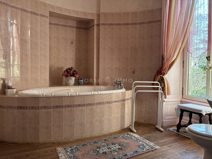 Image No.14-6 Bed Property for sale