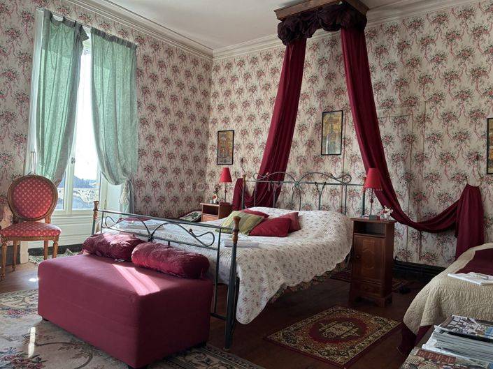 Image No.16-6 Bed Property for sale