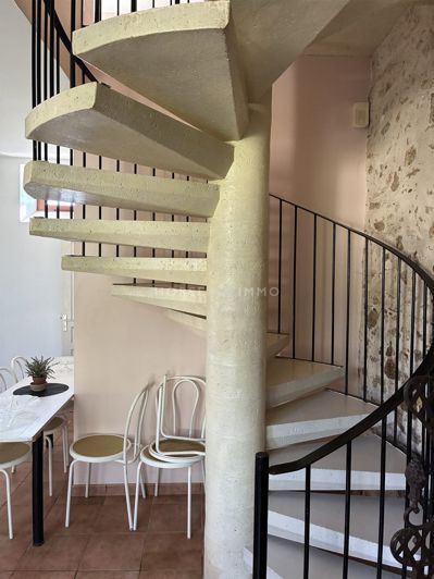 Image No.22-6 Bed Property for sale