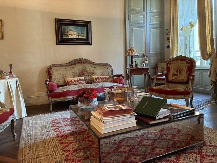 Image No.6-6 Bed Property for sale